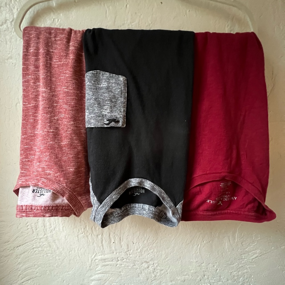 2 American Eagle and 1 Hollister shirt BUNDLE!